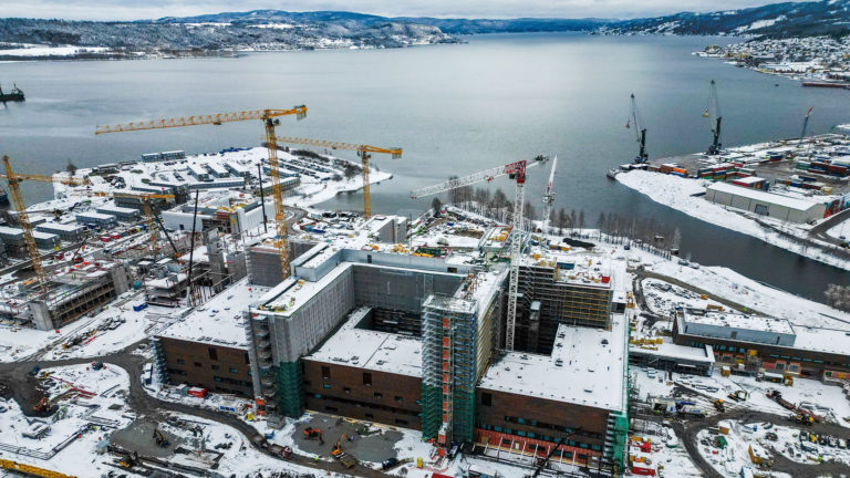 Nye Drammen sykehus ved utløpet av Drammenselva på Brakerøya