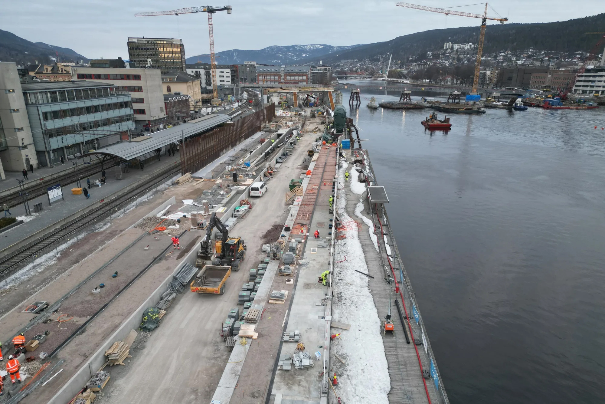 Dronefoto som viser den omfattende omleggingen av Drammen stasjon. Foto: Bane NOR v/Aleksandar Kesonja